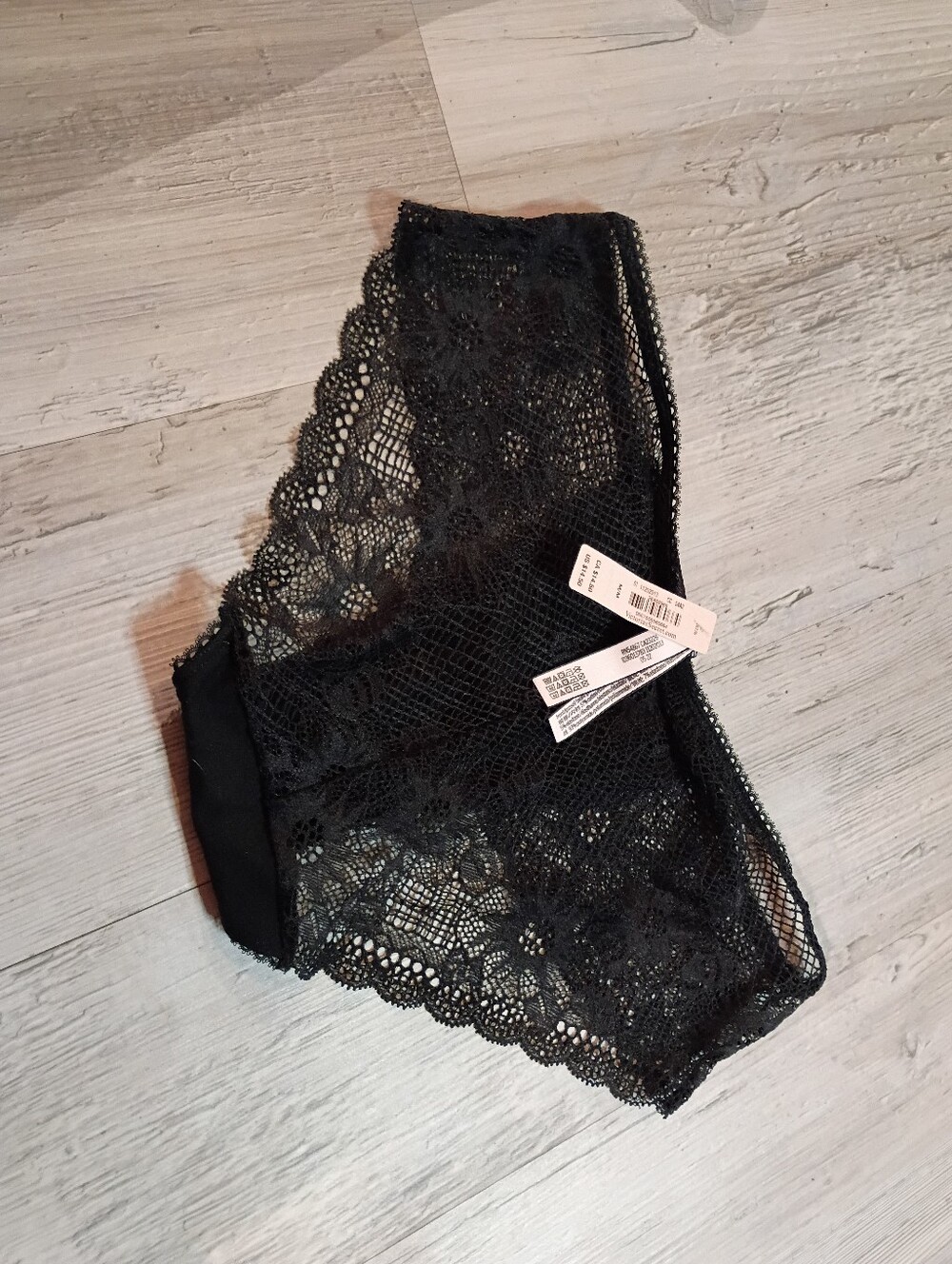 Victoria Secret - Picture 3 of 4